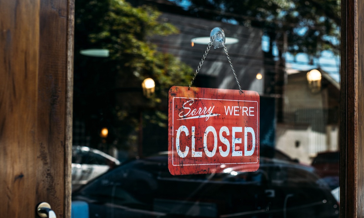 Sorry we're closed sign in window of business